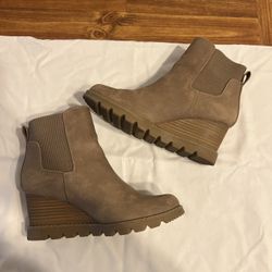 Universal Thread Linda Wedges 