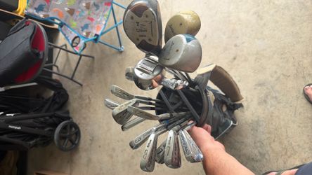 Beginner set of Wilson golf clubs
