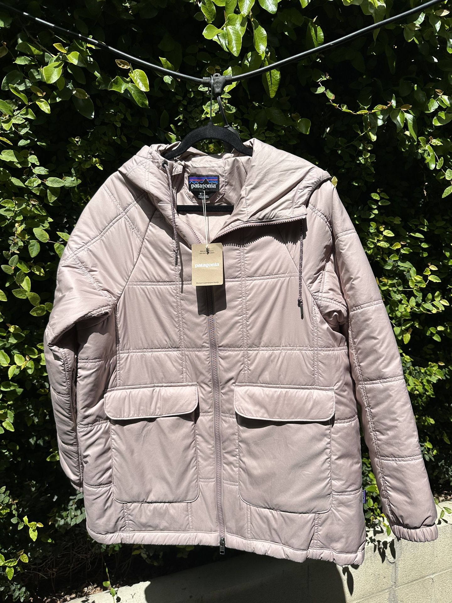 New: Patagonia Women’s Lost Canyon Jacket Size M