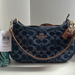 Coach Teri Shoulder Bag In Signature Denim 