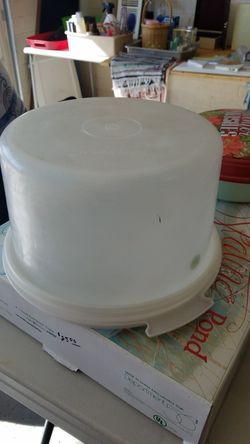 Vintage Tupperware Cake Saver