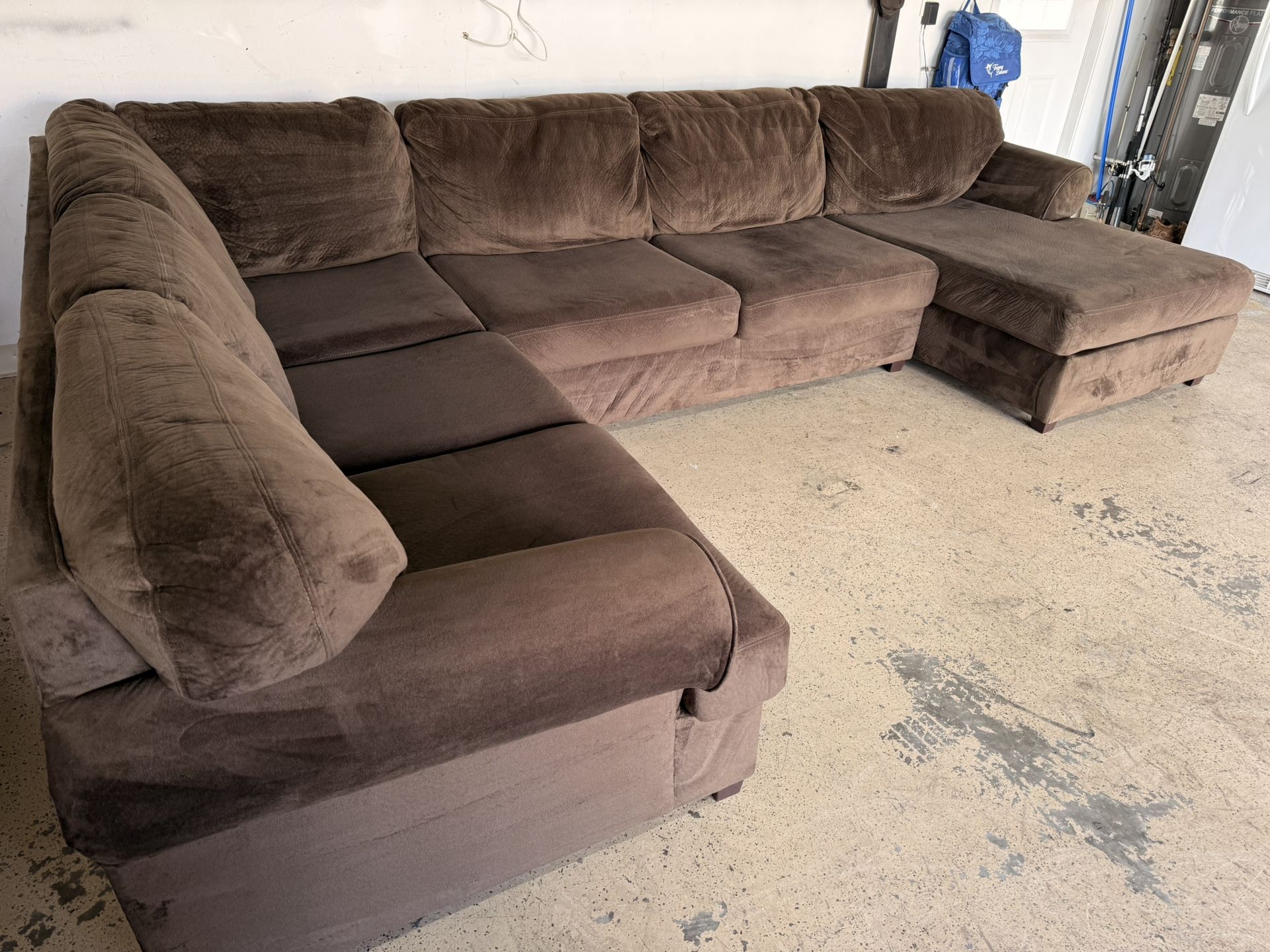 SECTIONAL COUCH (free delivery)