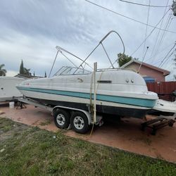 PARTY BOAT pontoon Splendor 260 Platinum 