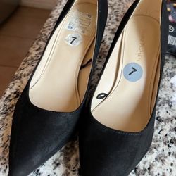 Like New Sz 7 Black Suede Comfortable Hills SALE $18 🍀