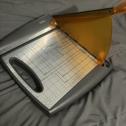 12” Fiskars Cutting Board