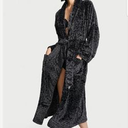 New Victoria Secret Leopard Print Long Cozy Robe Size XL/XXL 