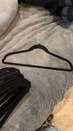 25 black velvet hangers