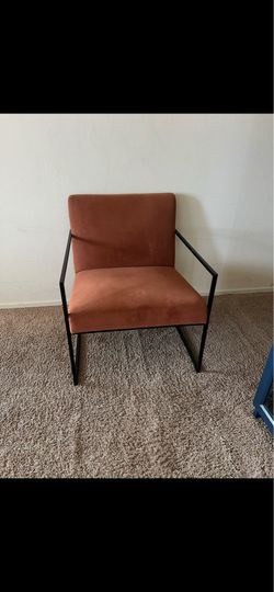 Modern accent chair in great condition
