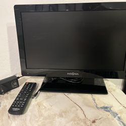 Insignia 19”LED 720p TV With Remote; Model # NS-19E310A13