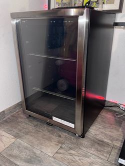 Frigidaire - 4.6 Cu. Ft. 138 12 oz. Can Capacity Beverage Center - Stainless Steel