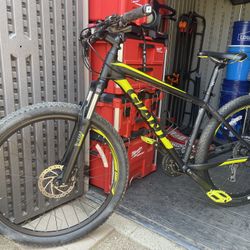Giant Talon 27.5 Mountain Bike + Extras