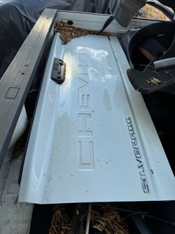 Part 2020-2026 Silverado 2500HD/3500HD Tailgate