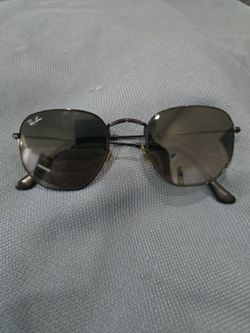 Ray-Ban Sun Glasses.  RB 3548