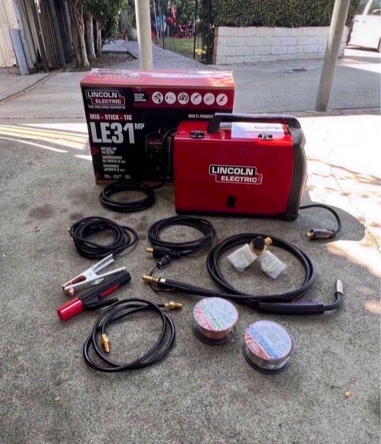 Lincoln Electric 140 Amp LE31MP Multi-Process Stick/MIG/Flux-Core/TIG, 120V, Aluminum Welder with Spool Gun sold separately