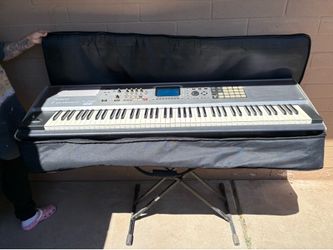 Roland Fantom S88 keyboard station