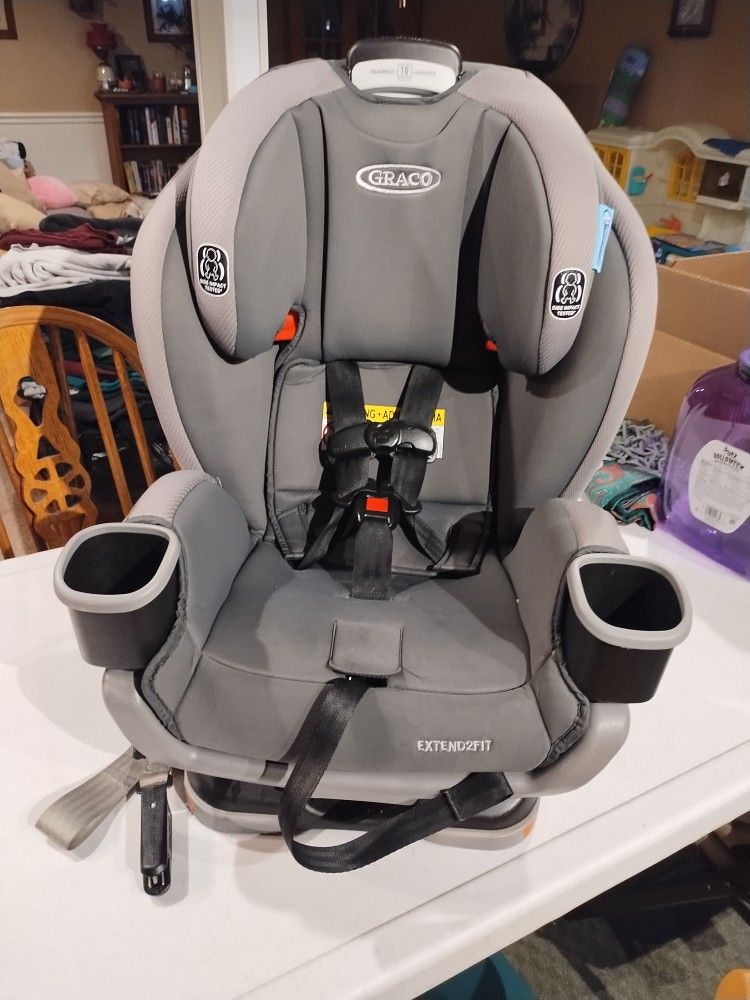 Graco Extend2Fit carseat