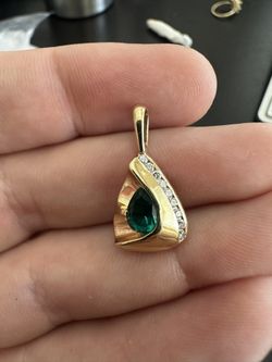 14k Sold Yellow Gold Natural Diamond And Emerald Pe
