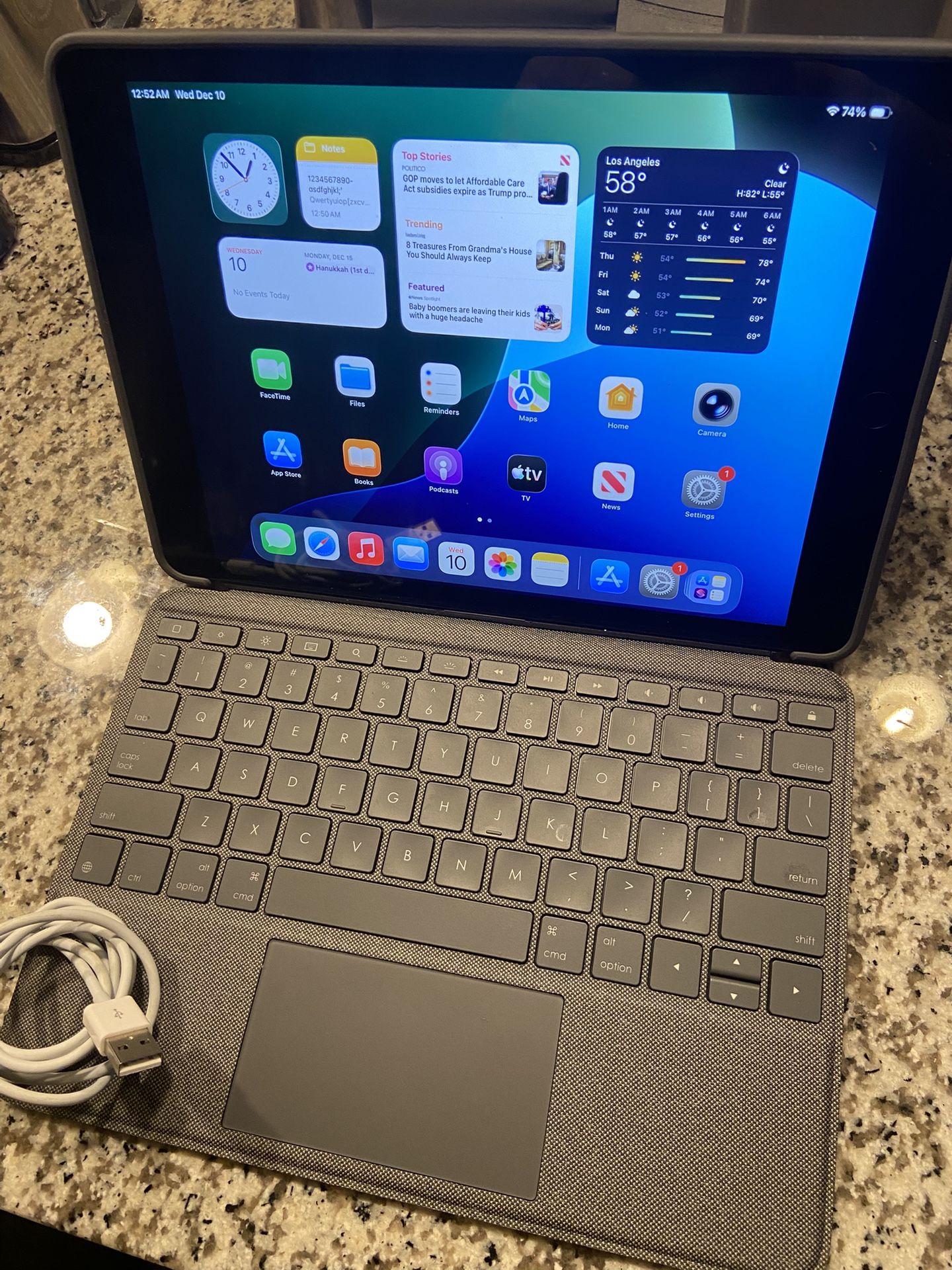 Apple iPad 9th Generation 64gb Wi-Fi + Cellular Unlocked With Keyboard/case And Charging Cable - Very Nice - Works Great