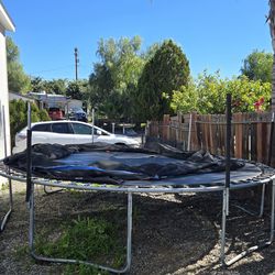 14ft round trampoline