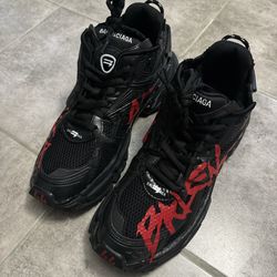 (SEND OFFERS)Balenciaga Runners