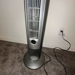 Lasko tower fan oscillating works good