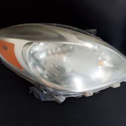 12 - 14 Nissan Versa Passenger Right Headlight