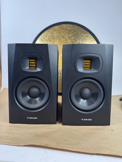 Used Pair of Adam Audio T5V 70W 2-Way Active Nearfield Monitor (No cables included)