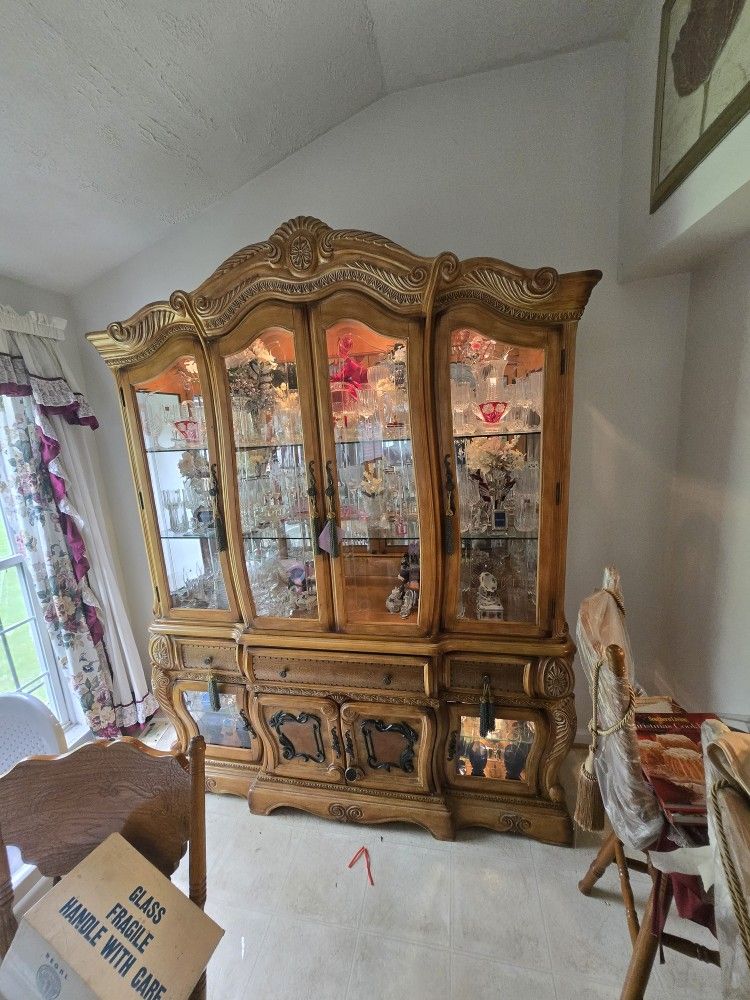China Cabinet With Crystal Collection