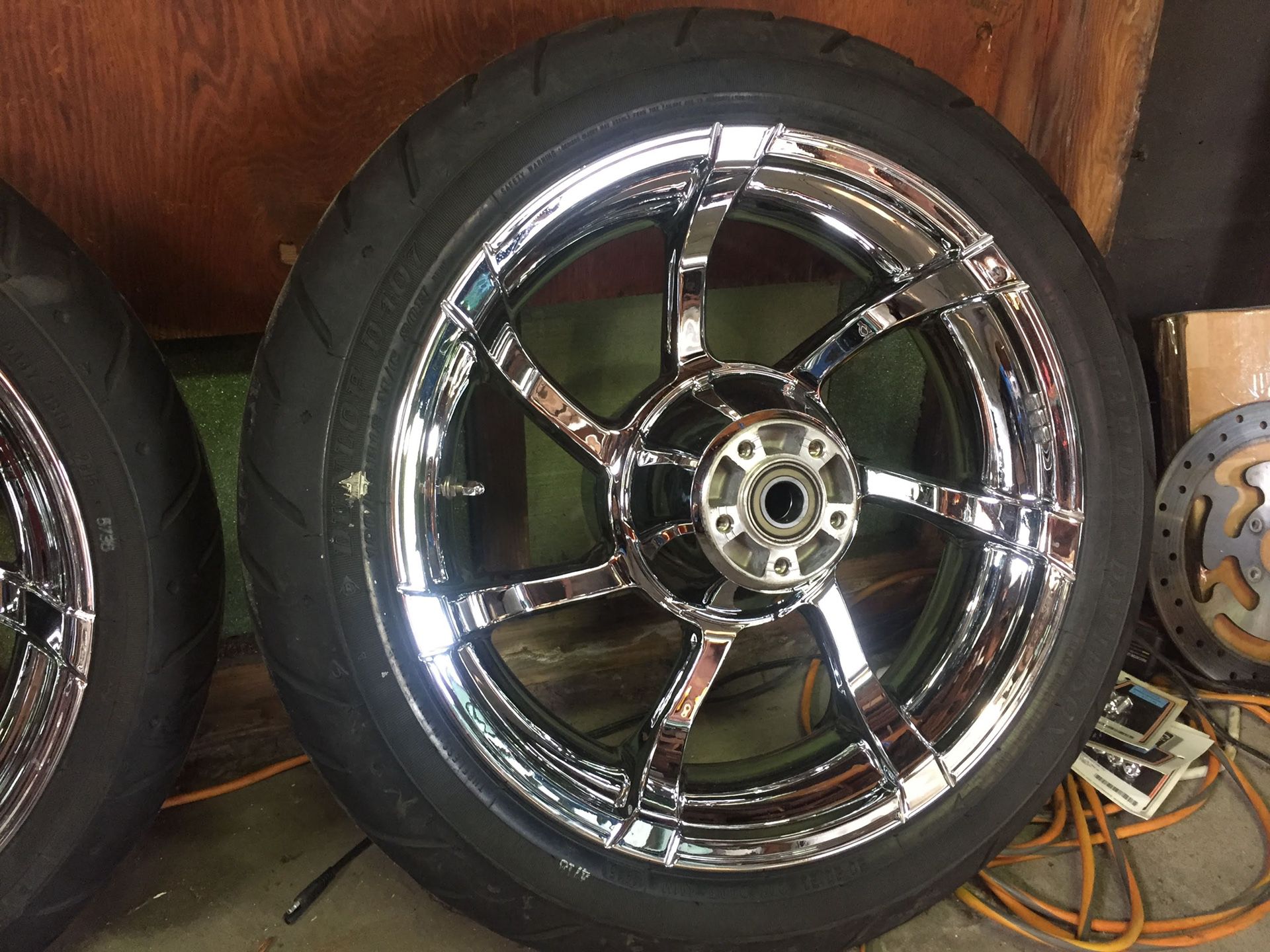 Harley-Davidsons agitator tires and wheels with front rotors