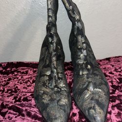 High heel boots with pointed toe