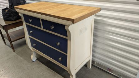 Kitchen island storage. Free delivery 👍