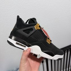 Jordan retro 4 royalty