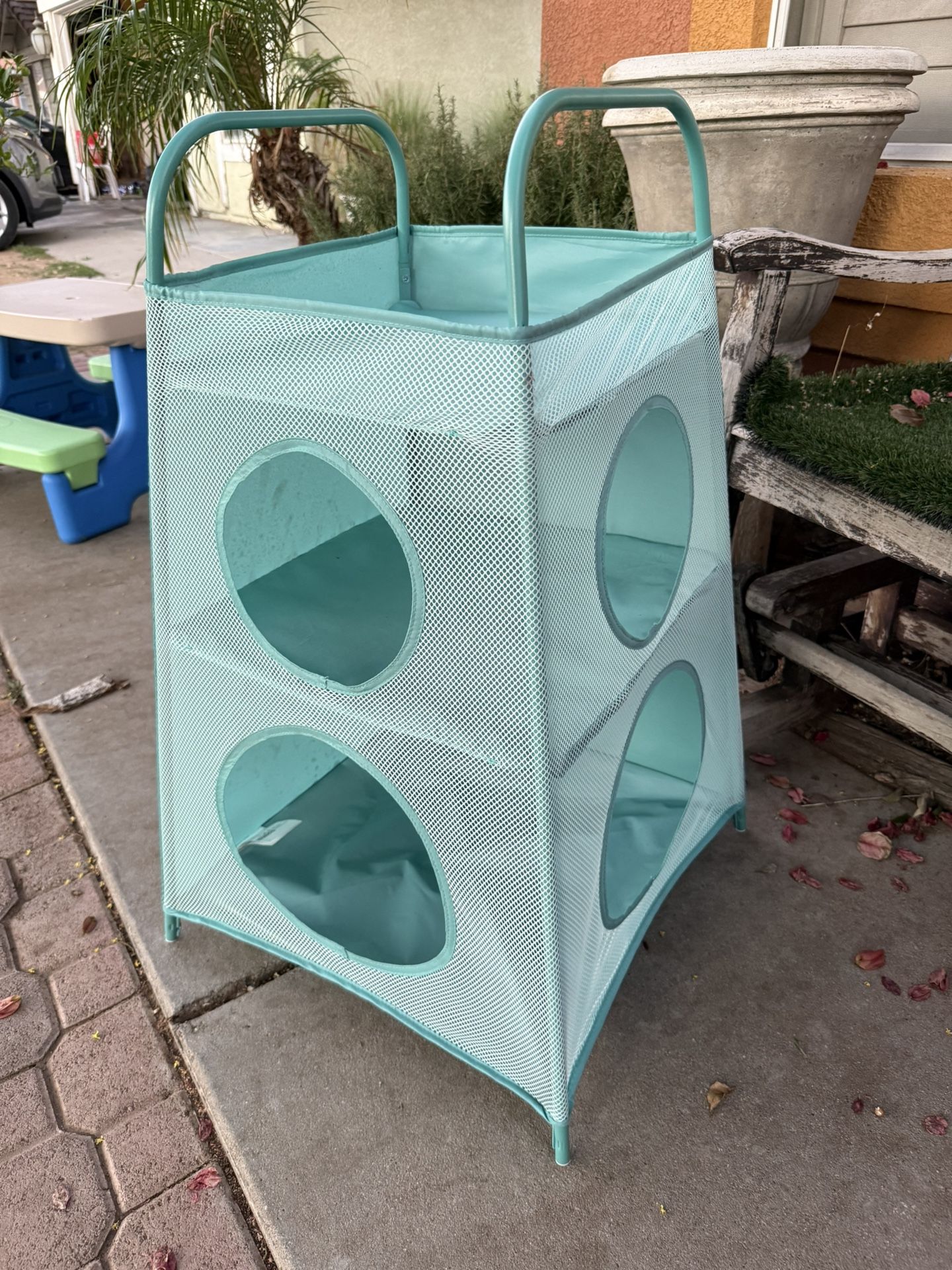 Storage with compartments,