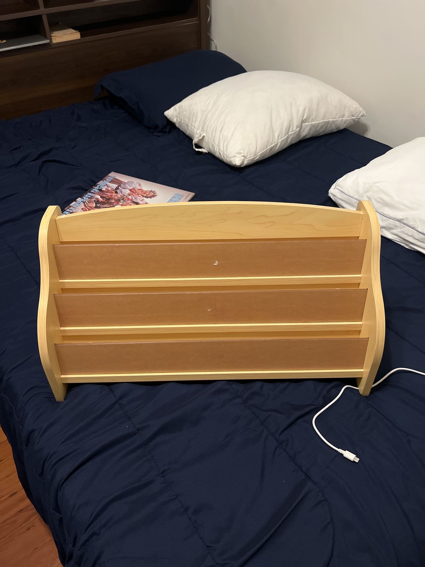 Guidecraft Tabletop Book Display