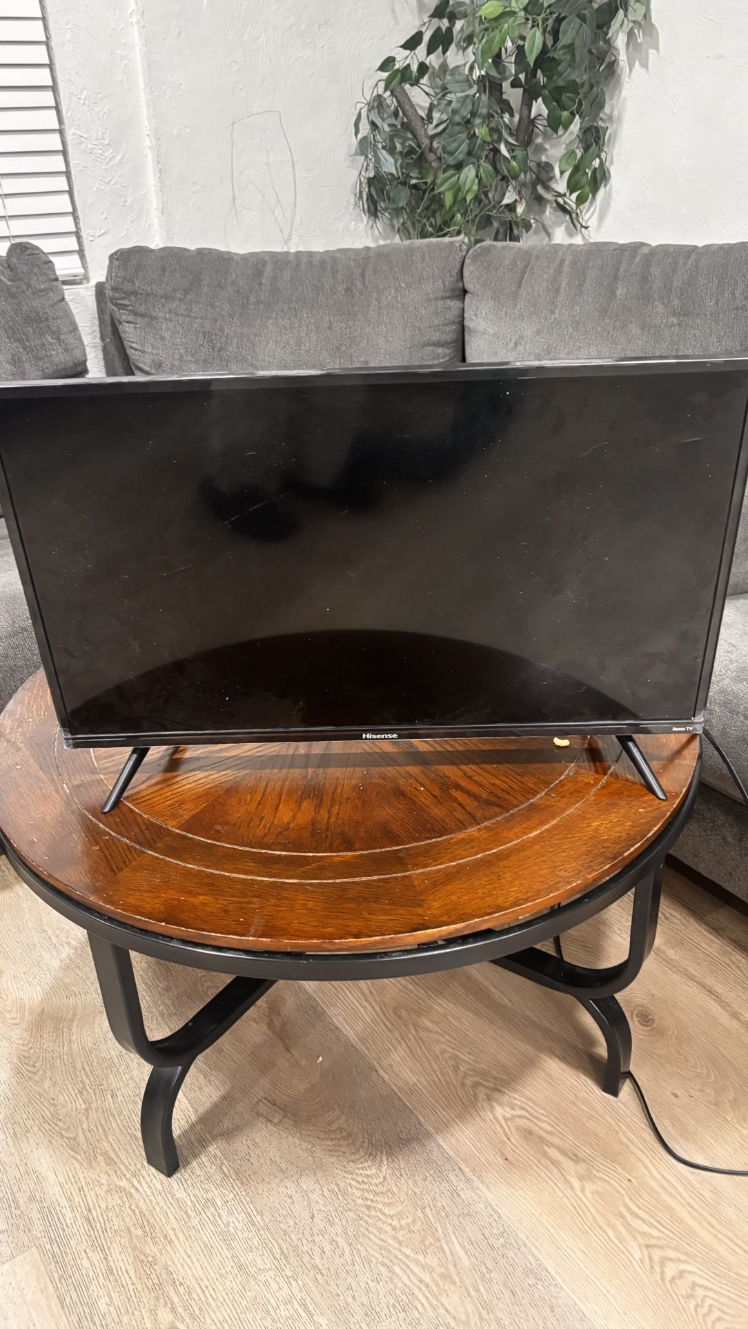 Hisense TV 32 Inches