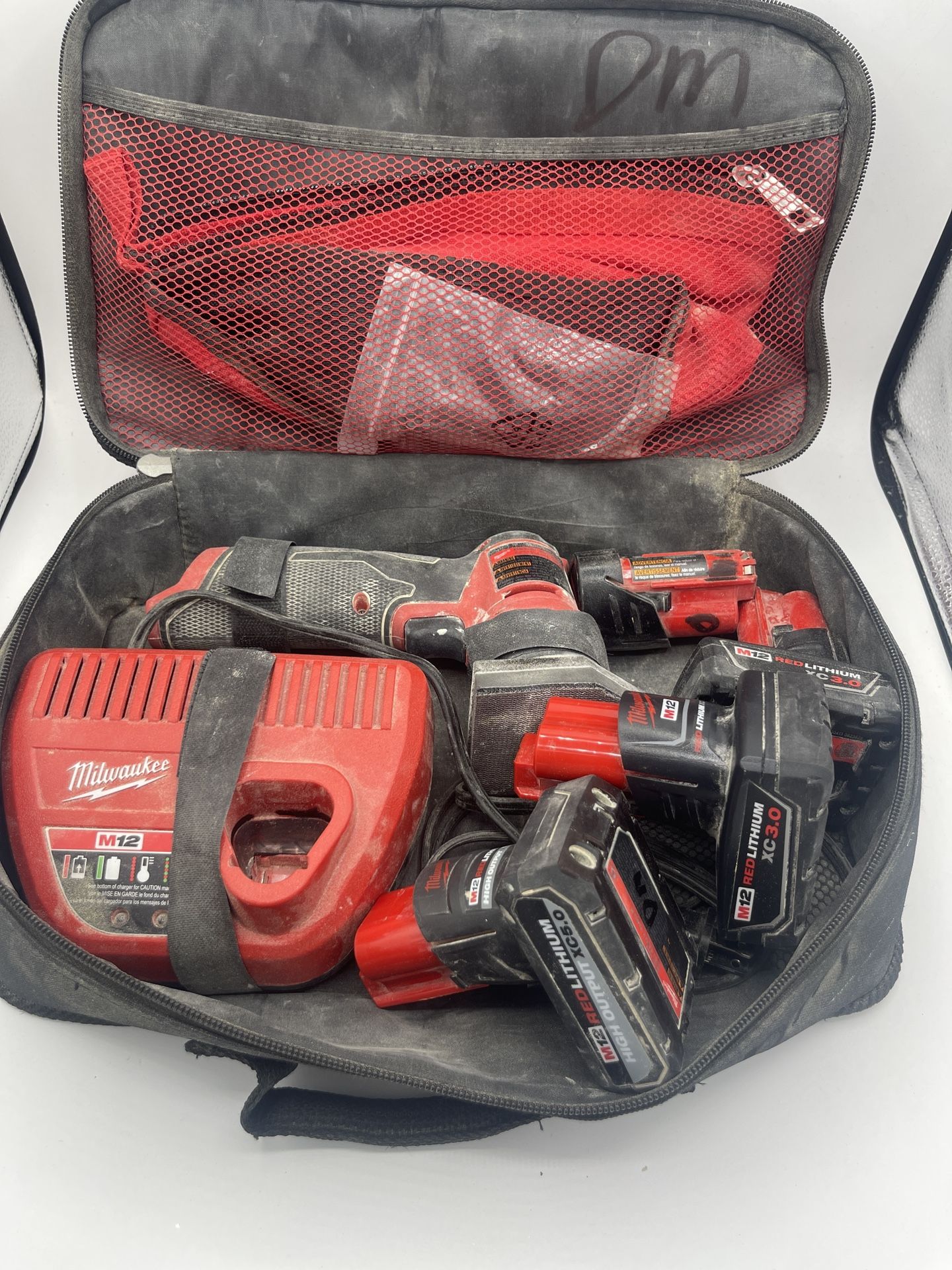 Milwaukee 2531-20 M12 FUEL Orbital Detail Sander bundle