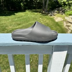 Yeezy Slides “Onyx” Black Men’s size 9