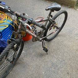 Roadmaster Men’s 26 Inch Mountain Bicycle 