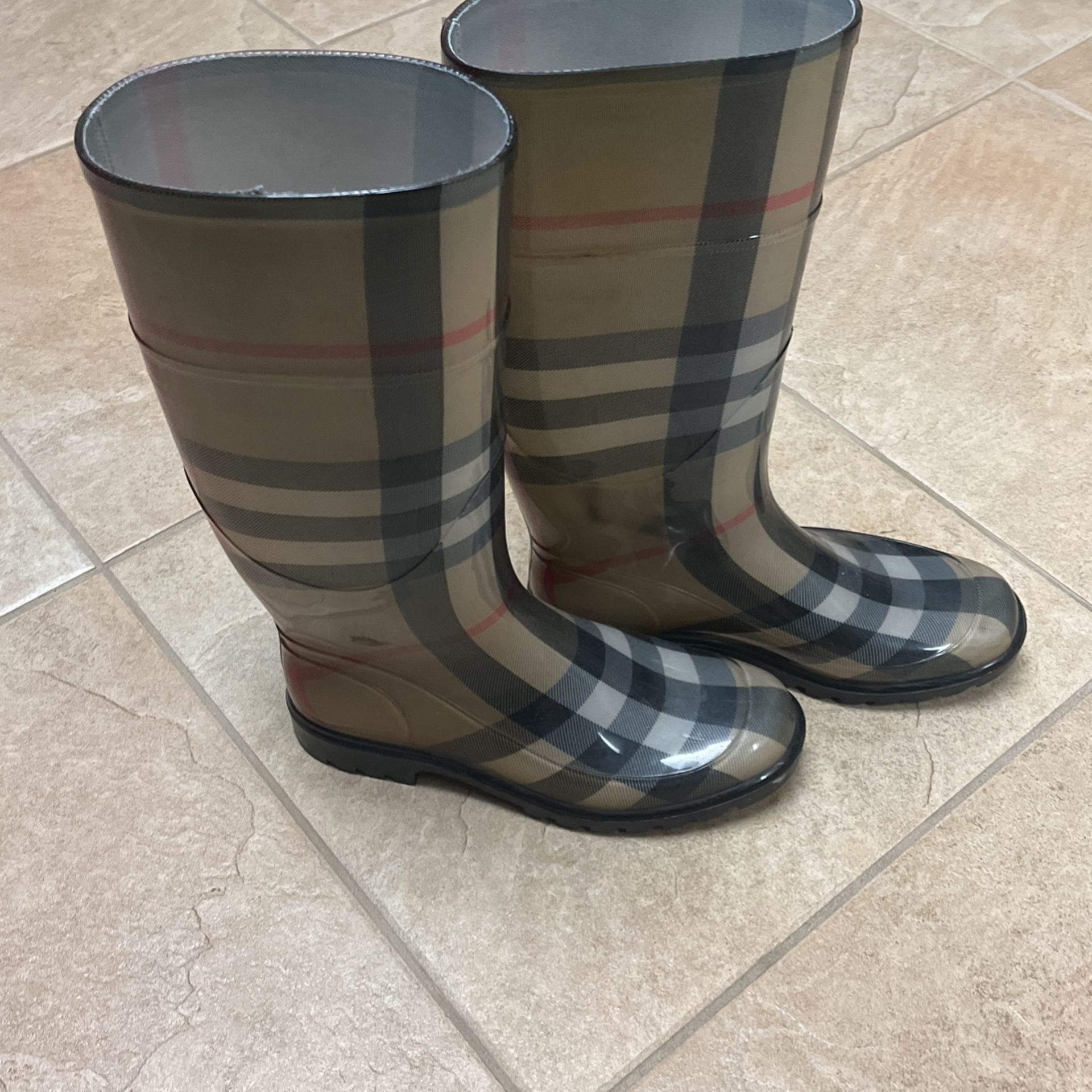 Burberry Size 37 Rain Boots