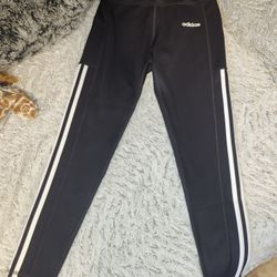 Ladies Adidias Workout Leggings Size Med
