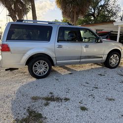 2011 Lincoln Navigator L