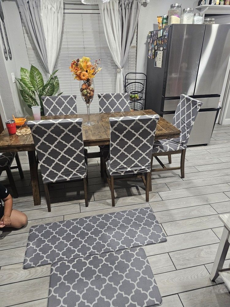 Kitchen/Dining Table