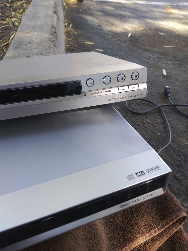 2 Sony dvd player with 3 movies15 bucks each dvd player
