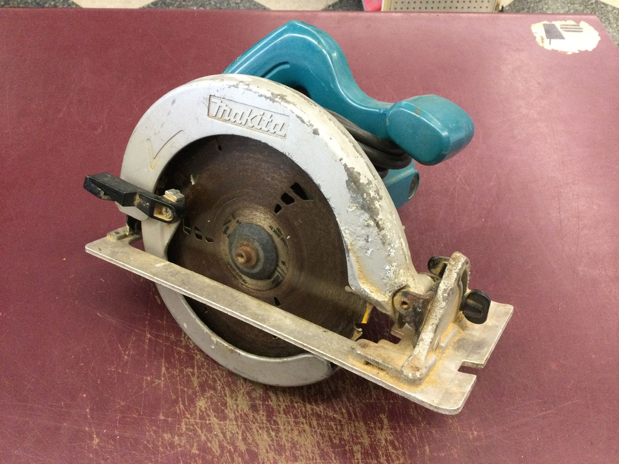 Makita Circular Saw 7-1/4”  11 Amp Framing Decking Fence Underlayment Plywood