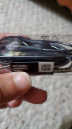 Samsung earplugs new never used
