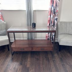 End Table 2 Chairs 
