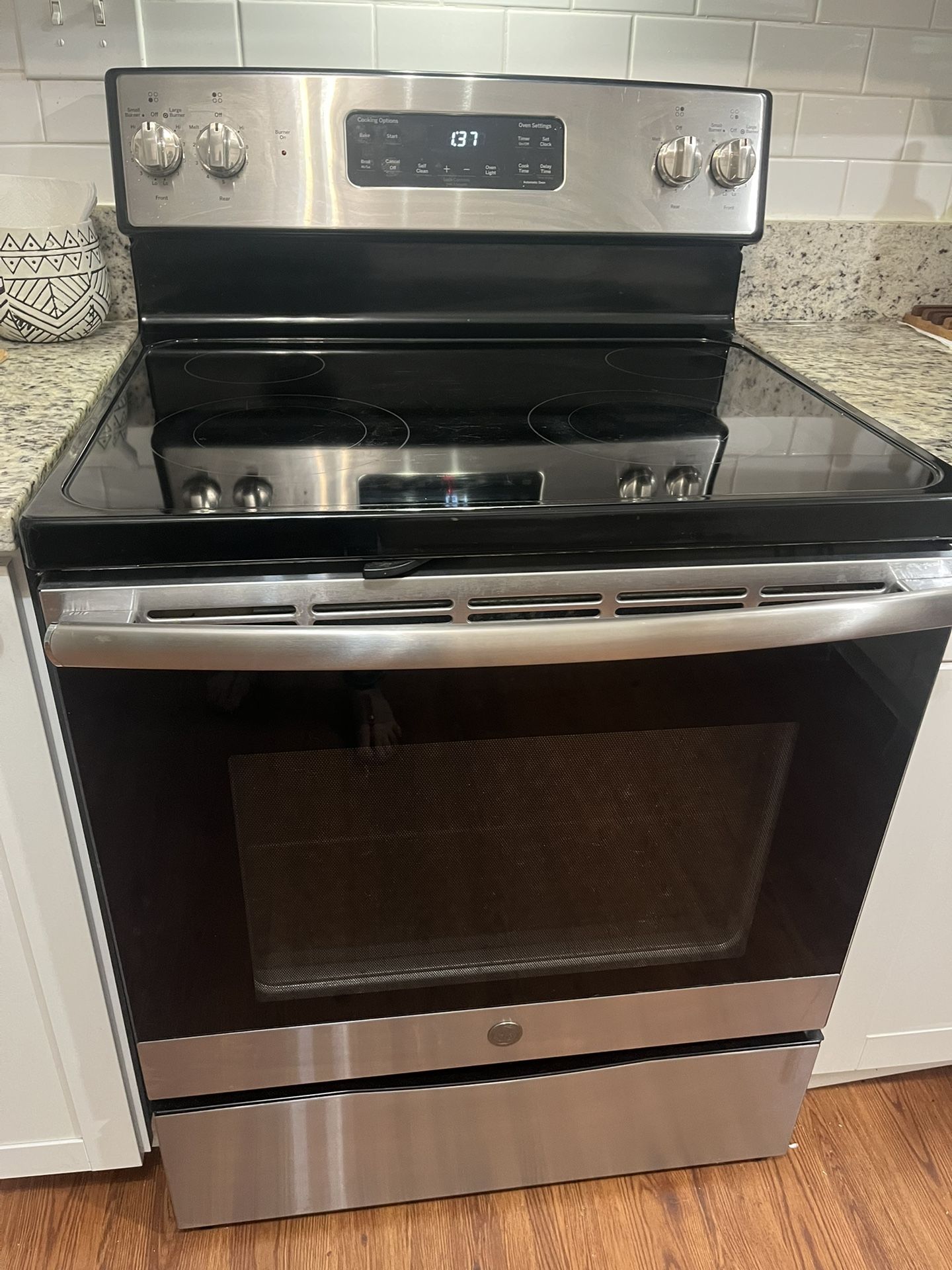 GE Electric Range ...Works/Needs Repaire