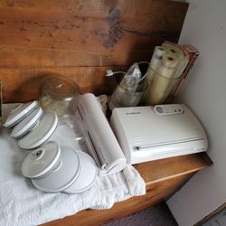 Food Saver Vacuum Sealer With Roll Dispenser  , 4 Rolls Of Bags And Vacuum Canisters