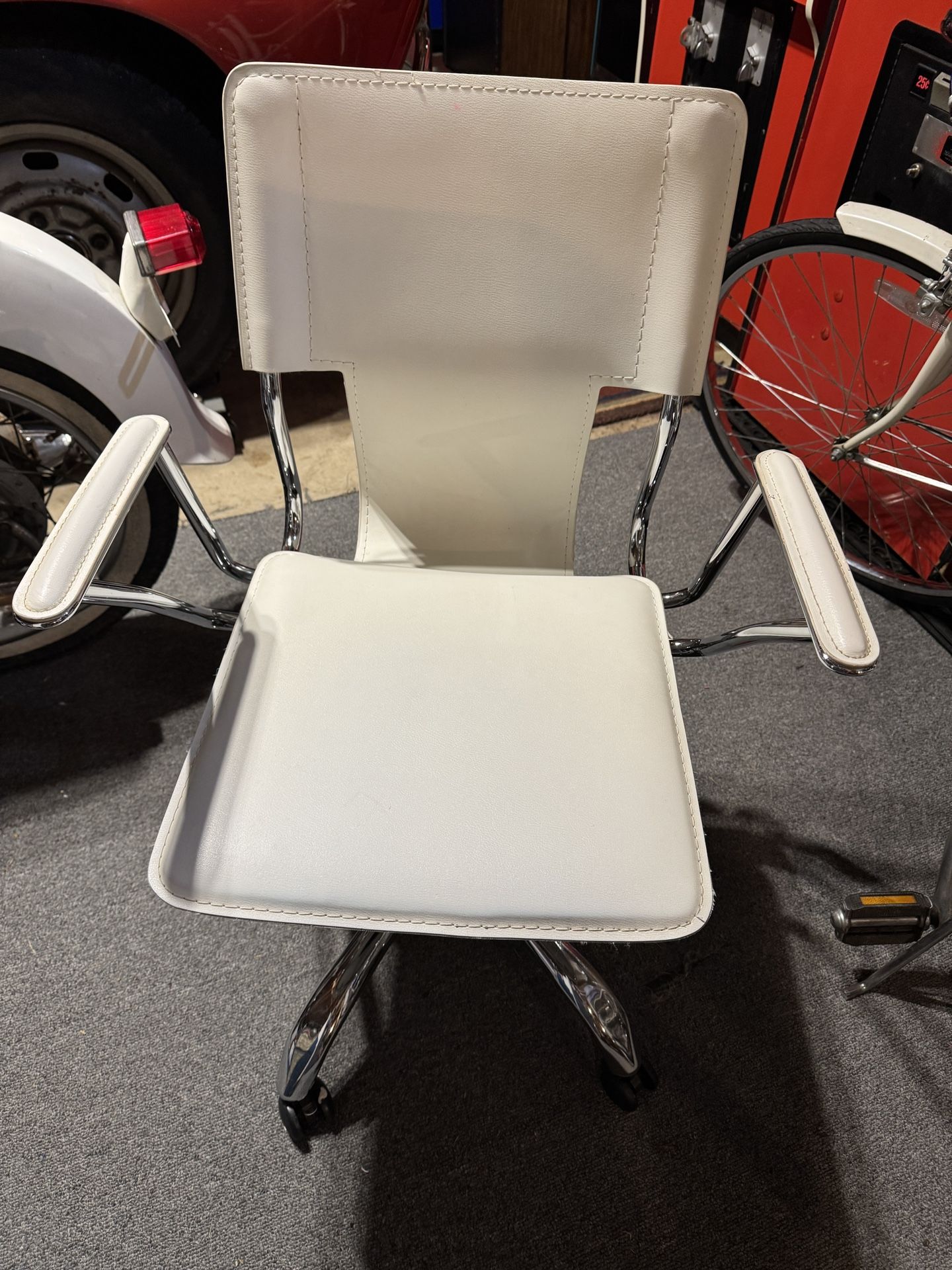 Sadler Furniture Dorado Collection Office Chair-White