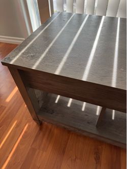 Lift Top Coffee Table with Hidden Storage – Gray Oak – Excellent Condition